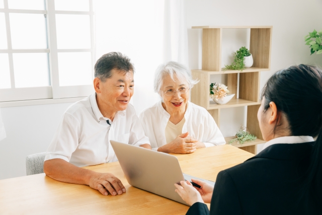 相続税対策として生前贈与加算を活用したい方は専門家にご相談ください
