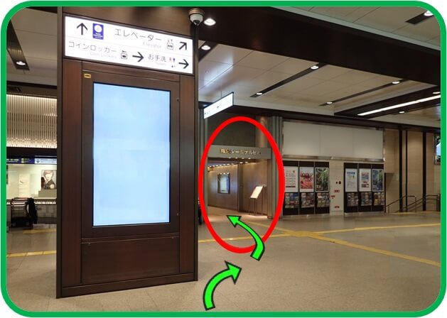阪急京都線側の改札口から出た時に見える光景